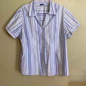 Bright and light short sleeve button up blouse 20w